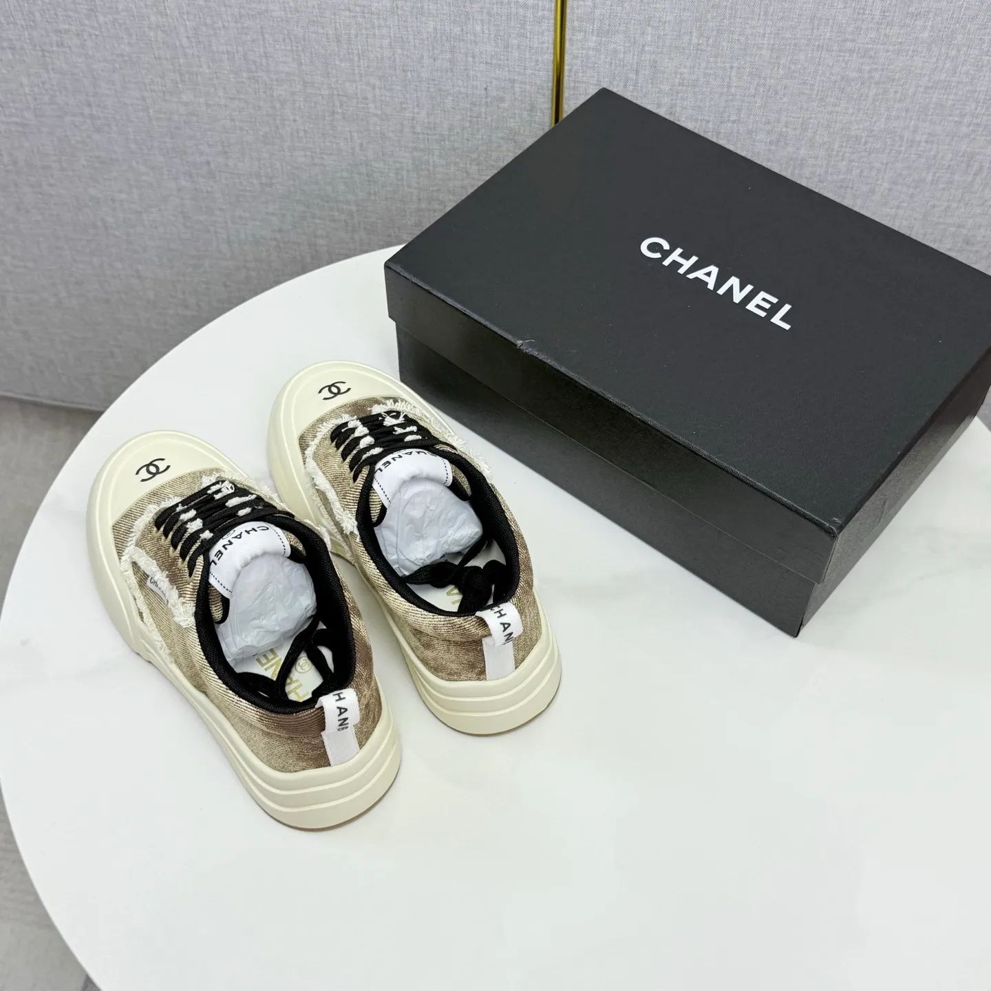 👟👟Ex-factory price 600👟👟Chanel Panda Shoes! 2025 counter's top casual sports shoes, this classic design; the upper is in the style of electric embroidery with various techniques; the outsole is fashionable and sporty; the unusual inclusion of a variety of color matching elements... The diversified mix and match is very good-looking and versatile, and can be used for leisure, fashion, sports, and outdoor... ꫛꫀꪝ Go➫ Materials: ❶Upper made of: original imported first-layer silk cowhide + original version waterproof cloth + original first-layer cowhide ❷Inner lining: Original Yangli+wang ❸ Outsole based on: Original TPU combination outsole Counter boutique packaging complete set for women 35–41